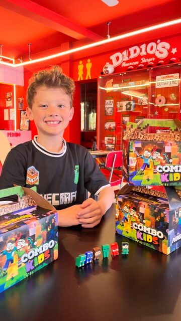 GENTE!!! 🤣 - ⛏️🍔 Novidade no Combo Kids Minecraft! Chegaram os novos bonequinhos colecionáveis, com diversos modelos sortidos para brincar, trocar e colecionar! 💚🧱
👀 Qual será que vai vir no seu combo? Peça o seu e comece a coleção! 🎁